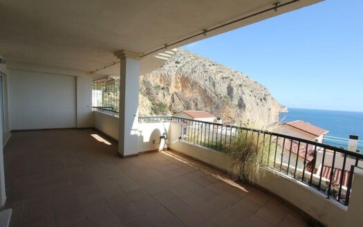 Estupendo piso en Altea Mascarat con vistas al mar.