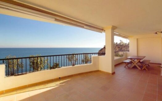 Apartment for sale in Altea on the seafront.