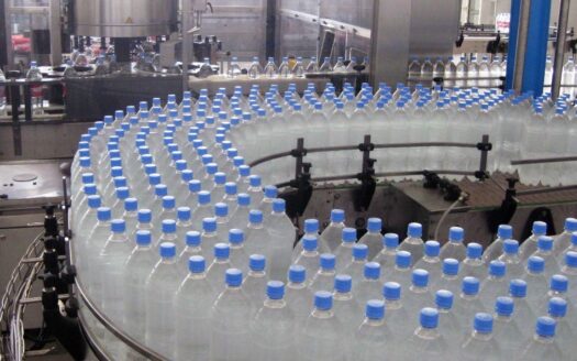 Venta de una fábrica de agua embotellada rentable en España